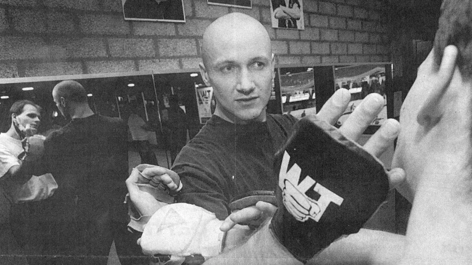 25 oktober 1997, De Twentsche Courant Tubantia foto Enschede en Hengelo - Wing Tsun, de nachtmerrie van elke aanvaller